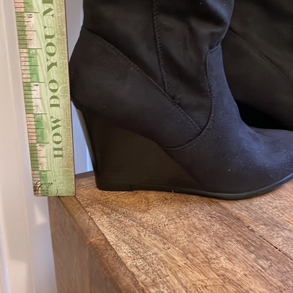 A’Mano-Comet suede black over the knee boots with 3 inch heels. Size 6 - Picture 4 of 6